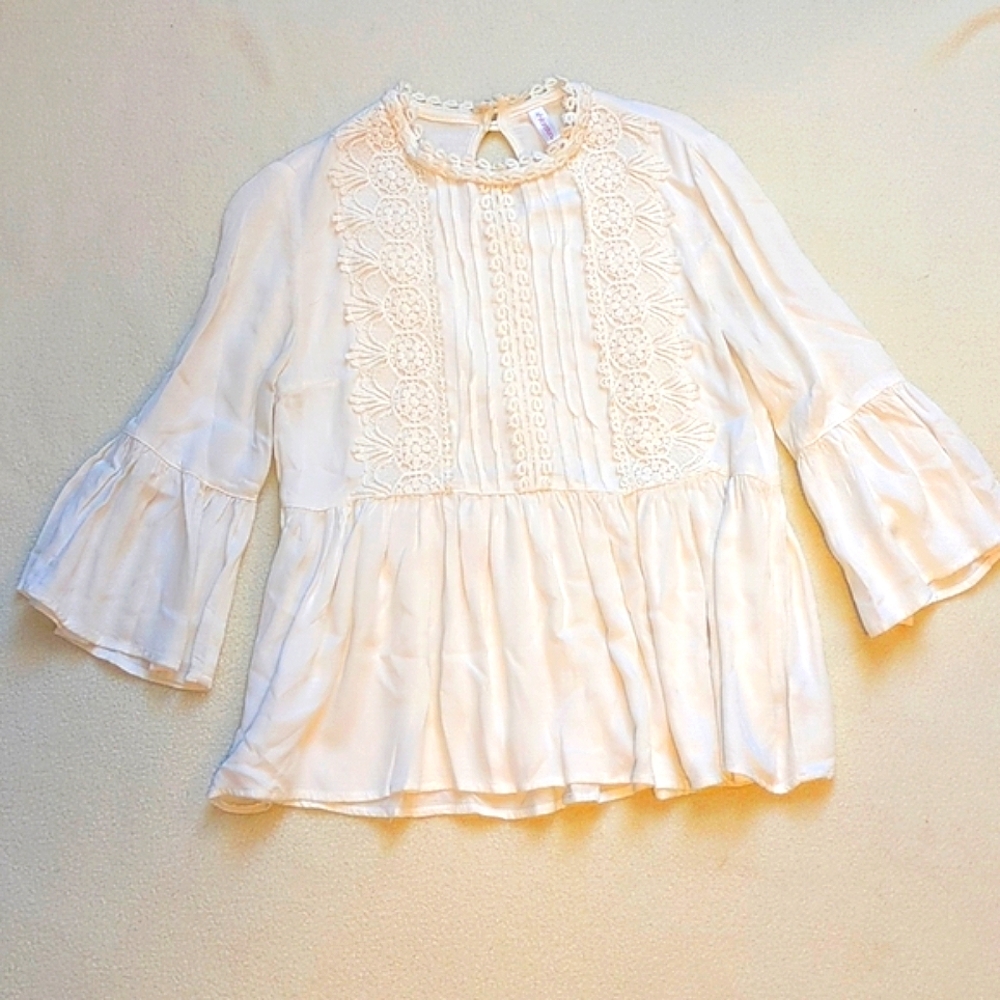 Cream Crochet Blouse - Picture 3 of 10